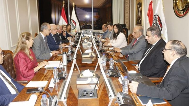 وزيرا قطاع الأعمال والاتصالات