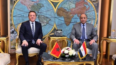 محمد عباس حلمى يبحث مع وزير النقل المغربى التعاون بمجال الطيران المدنى