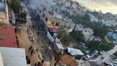 فلسطينيون يوثقون لحظات تجريف القوات الإسرائيلية لشوارع طولكرم