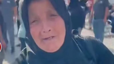 مسنة فلسطينية تصرخ وتقول: لا نقدر على اليهود أنقذونا