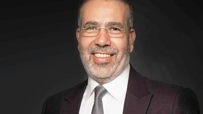 مدحت العدل: سامي سبب دخولي الفن وكان بيعزم الزعيم والفيشاوي طول رمضان