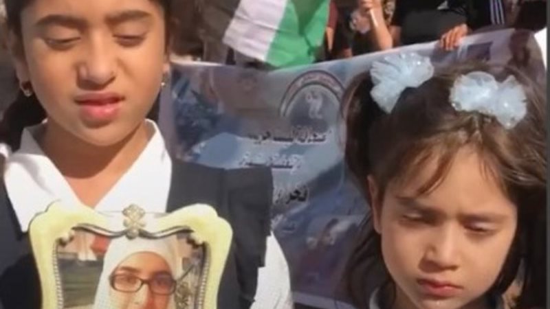 عائلة الصحفية سمية جوابرة