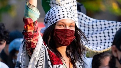 «ديور» تتخلى عن بيلا حديد بسبب تضامنها مع أهل غزة