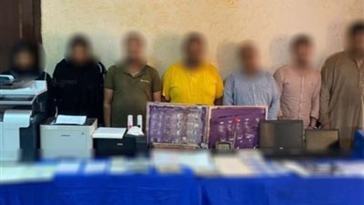ضبط تشكيل عصابي تخصص في تزوير المستندات الرسمية في القاهرة