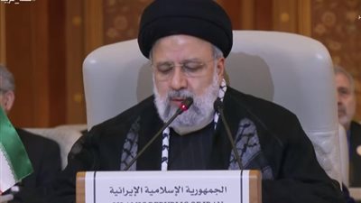 الرئيس الإيراني يستهل كلمته بقمة الرياض باللغة العربية