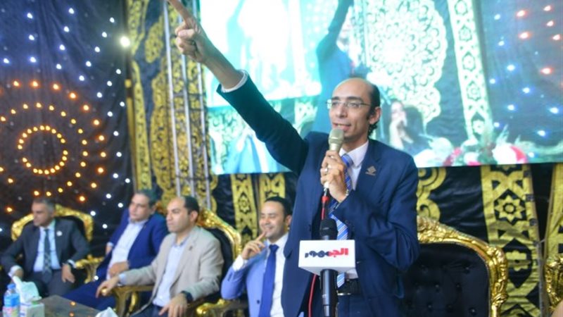 النائب محمد عبد العزيز