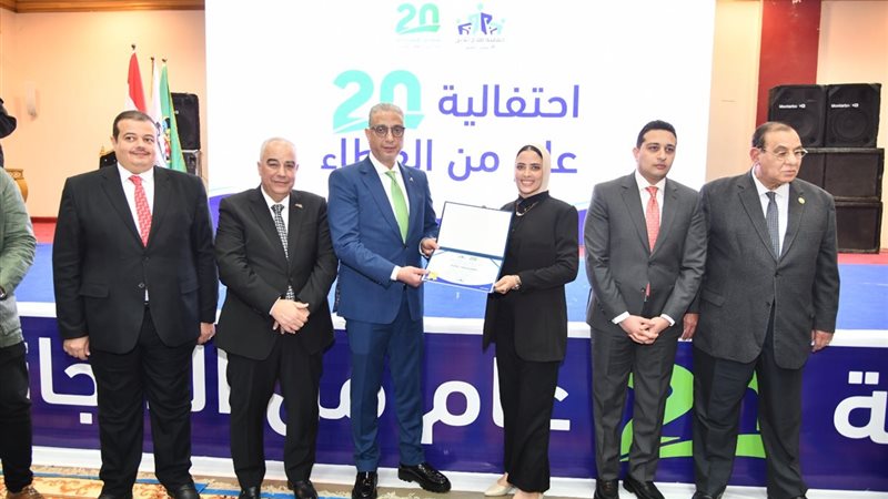 محافظ الفيوم يكرم مجلس إدارة جمعية صلاح الدين