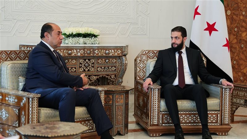 السفير حسام زكي أثناء لقاء الشرع 