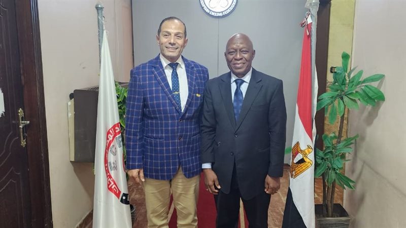 أيمن علي حسن 