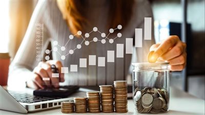 أستاذ تمويل: مصر نجحت في جذب استثمارات ضخمة مع ضبط سوق الصرف