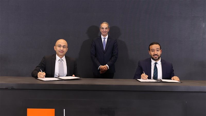 الشركة المصرية للاتصالات وشركة أورنج 