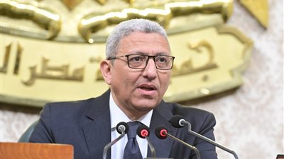 وكيل مجلس النواب يفتتح أعمال الجلسة العامة لمناقشة قانون العمل الجديد