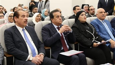 وزير الصحة يكرم مديري وحدات الرعاية الأساسية الحاصلة على الاعتماد