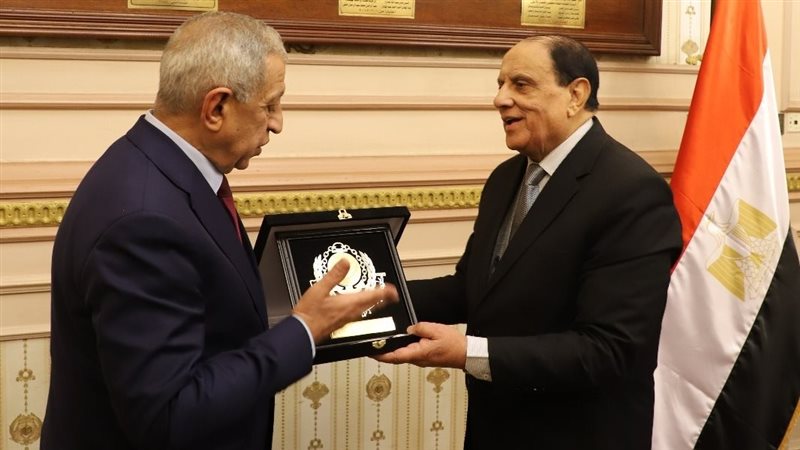خلال الزيارة