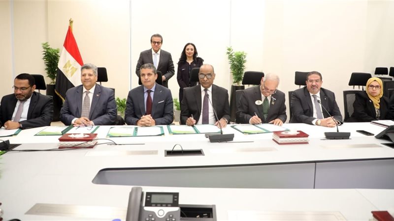 وزير الصحة والسكان 