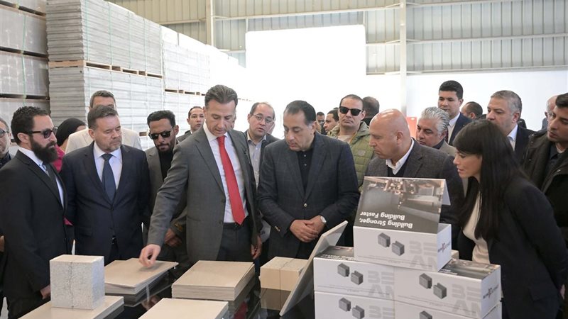 رئيس الوزراء يفتتح توسعات مصنع شركة 