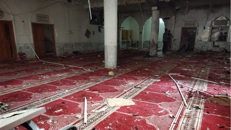 انفجار في مسجد بباكستان 