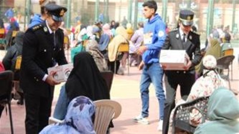 الداخلية توزع مساعدات على المواطنين