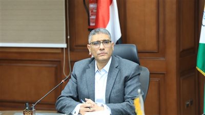 محافظ الجيزة يتابع رصف طريق مزدوج بالواحات البحرية بالطريق الدائري الأوسطي