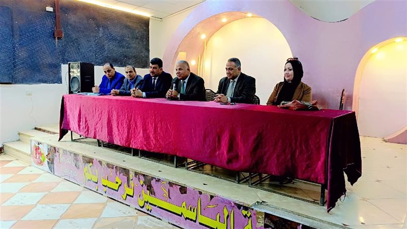 وكيل وزارة التعليم أثناءالاجتماع 
