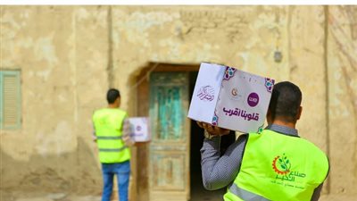 فرق عمل صناع الخير يجوبون المحافظات لتوزيع كراتين رمضان