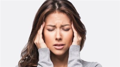 أهمها الشوكولاتة والجبن المعتق.. 5 أطعمة تسبب الصداع احذرها