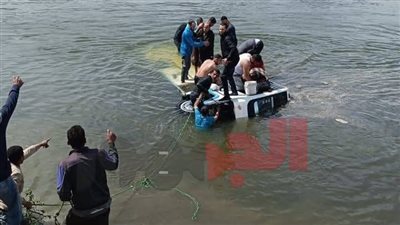 سقوط ميكروباص بـ «ترعة الإسماعيلية» أسفل الاوسطي في الشرقية (صور)
