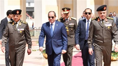 الرئيس السيسي يصل إلى مسجد المشير طنطاوي لأداء صلاة الجمعة 