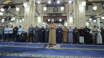 الجامع الأزهر كامل العدد في صلاتي العشاء والتراويح