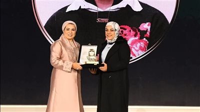 كرمتها السيدة انتصار السيسي، سارة سمير أول بطلة رفع أثقال