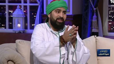 مؤسس «الحضرة»: نقلت الإنشاد من المسجد إلى المسرح (فيديو)