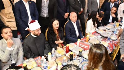محافظ القاهرة ووزيرا الأوقاف والتضامن فى حفل إفطار المطرية