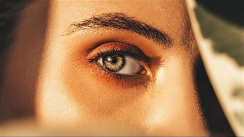 علاقة الشخصية بلون العين 