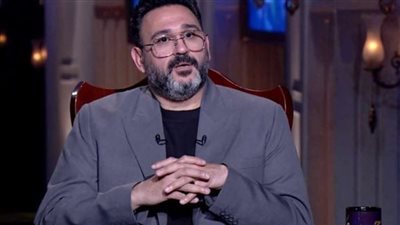 أكرم حسني ليس الأول.. فنانون ذهبوا للطبيب النفسي بسبب الضغوط الحياتية