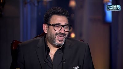 أكرم حسني: المسلسلات الـ10 حلقات فرصة إبداعية خارج زحام رمضان