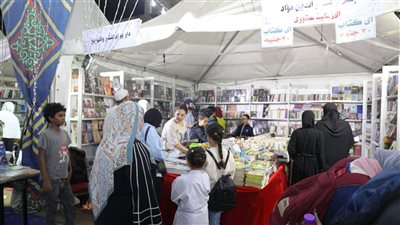 إقبال جماهيري كبير على فعاليات معرض فيصل للكتاب، وفرقة «بنكمل بعض» تخطف الأنظار