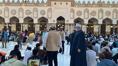 وكيل الأزهر يتفقد الإفطار الجماعي بالجامع الأزهر: مشهد يؤكد عالمية رسالتنا