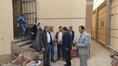 محافظ الدقهلية يوجه بتركيب مقاعد بلاستيكية بمدرجات حمام سباحة شارع الجلاء