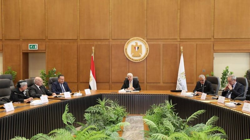 خلال الاجتماع 