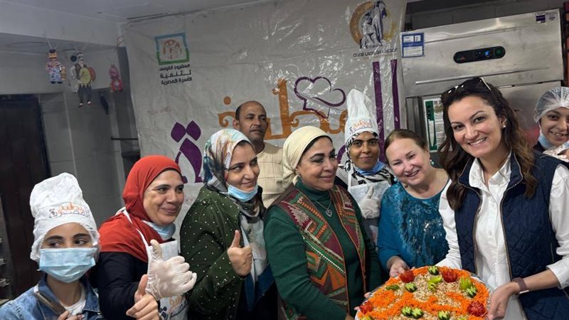 نائب محافظ الجيزة تتفقد مطبخ المصرية 