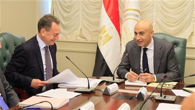 مناقشة خطط إنشاء 100 مدرسة مصرية فرنسية بحلول عام 2030 (تفاصيل)