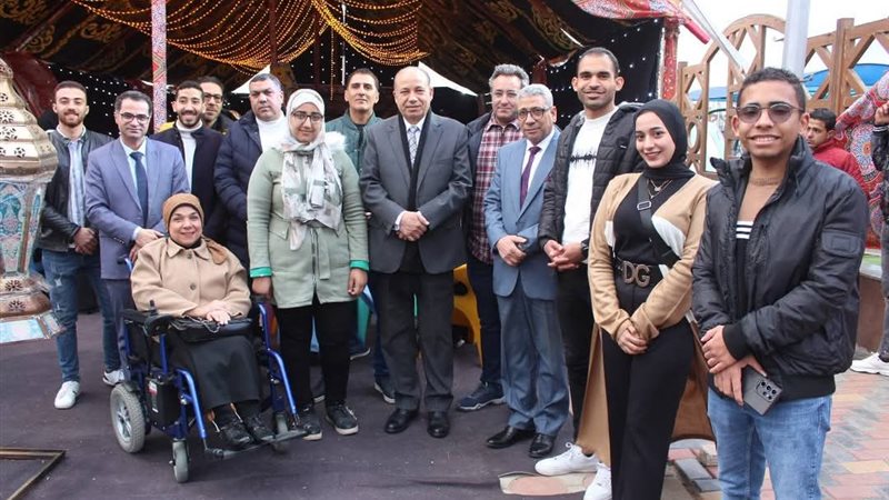 رئيس جامعة المنصورة يشارك الطلاب ذوي الهمم في إفطار رمضان