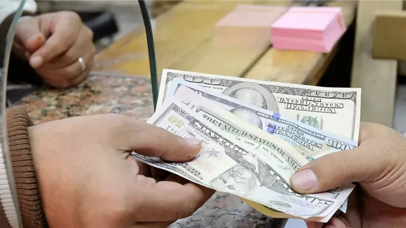 تحويلات المصريين بالخارج-أرشيفية