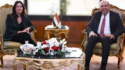 تعاون الطيران المدني مع مطارات أبوظبي لتطوير المطارات المصرية