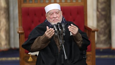  أحمد عمر هاشم: رسولنا الكريم وصانا بالعشر الأواخر من رمضان بفعله وسلوكه قبل كلامه