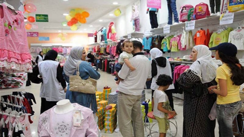 شراء ملابس العيد - أرشيفية