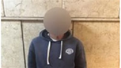 القبض على سايس لقيامه بفرض رسوم على سيدة أثتاء ركن سيارتها بالقاهرة