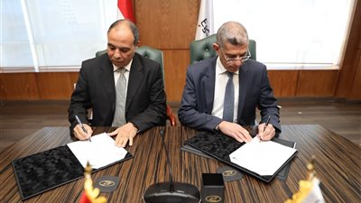 لخدمة المجتمع، وكالة الفضاء المصرية توقع اتفاقية تعاون مع بنك المياه المصري