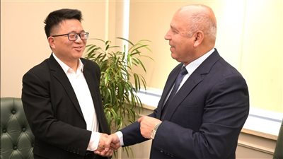 إقامة مجمع صناعي ضخم لإنتاج الأدوات المكتبية في العاشر من رمضان