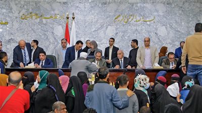 محافظ سوهاج يعقد اللقاء الجماهيري الأسبوعي لبحث مطالب المواطنين